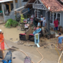 PMI Kabupaten Sumedang Bantu Proses Pembersihan Material Banjir